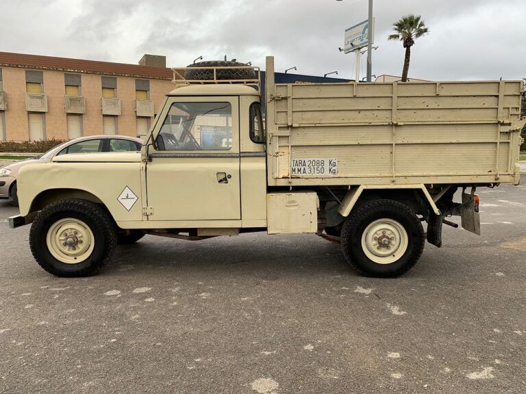 Land Rover Santana 119 basculante