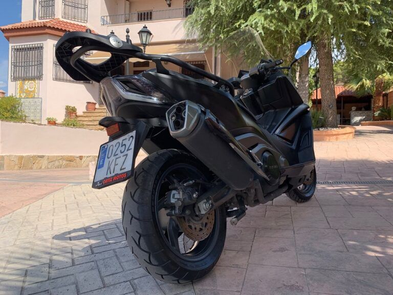 KYMCO AK 550