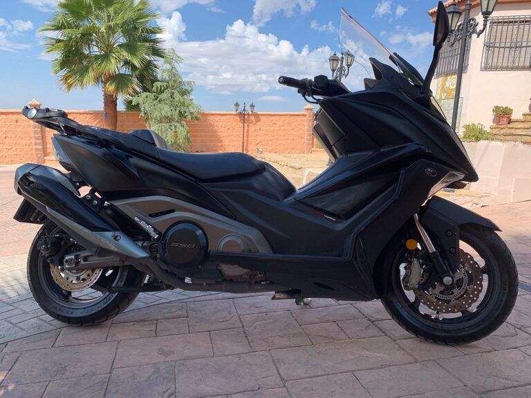 KYMCO AK 550