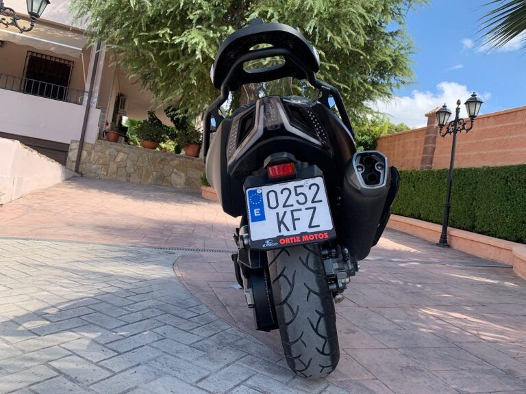 KYMCO AK 550