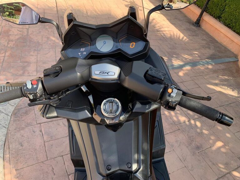 KYMCO AK 550