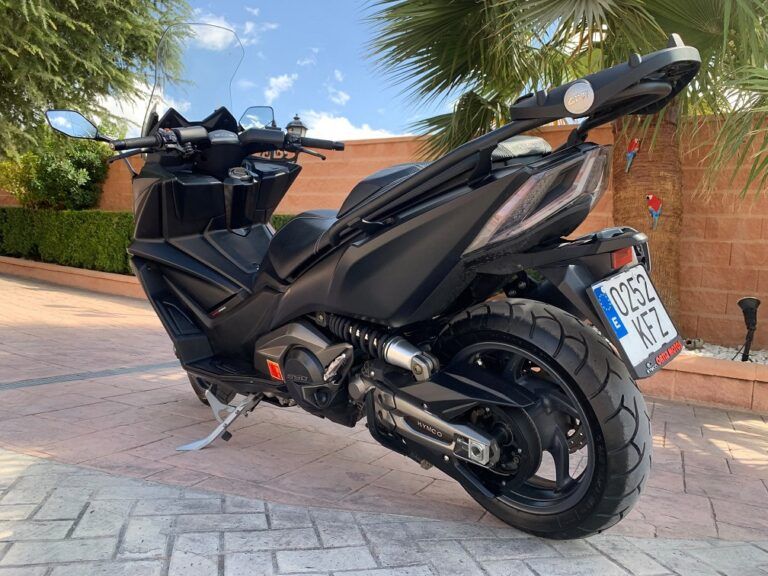 KYMCO AK 550